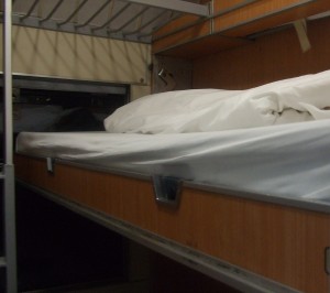 Compartimento con camas abiertas